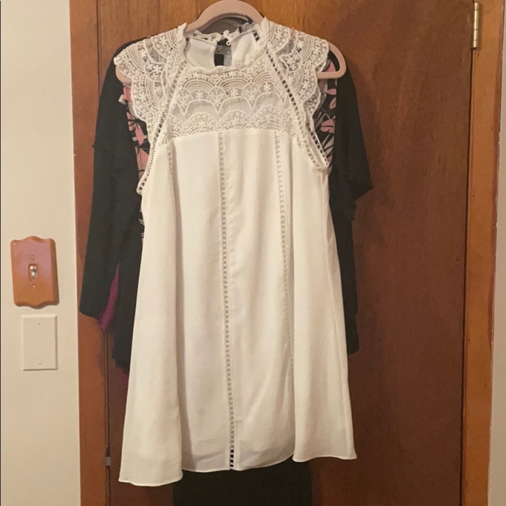 Lulu’s White Shift Dress in Medium